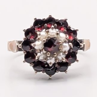Ring i Förgyllt Silver med Granater och Pärlor S830 3.29g 17.5mm