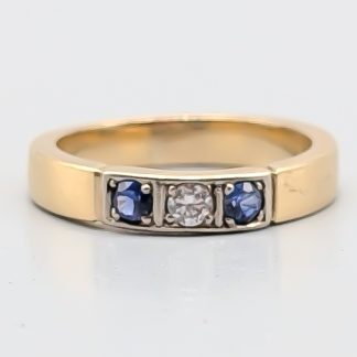 Ring i Guld med Vit och Blå Stenar 18K 7.35g 18.5mm