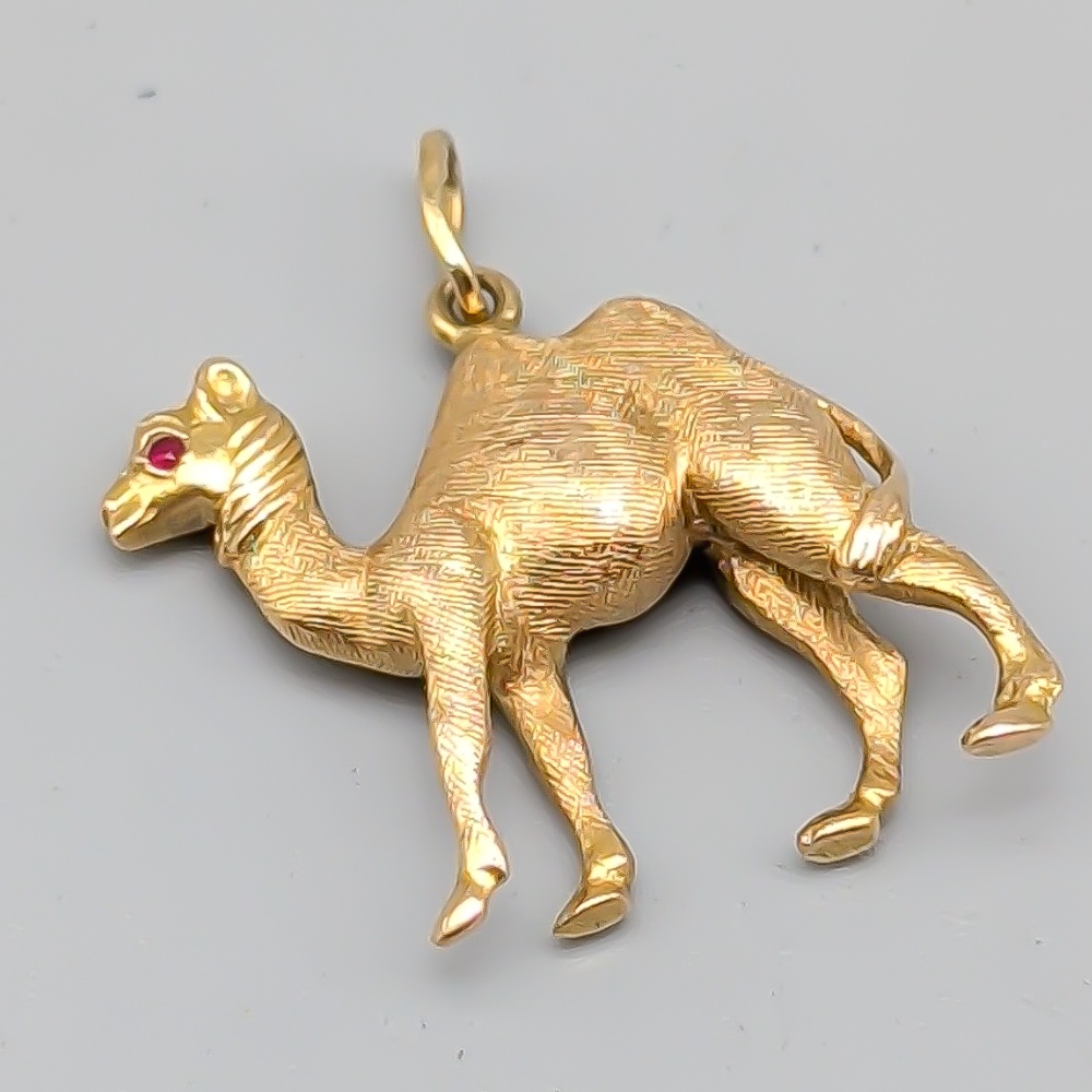 Hänge i Guld Kamel med Rubiner 18K 5.04g 20mm