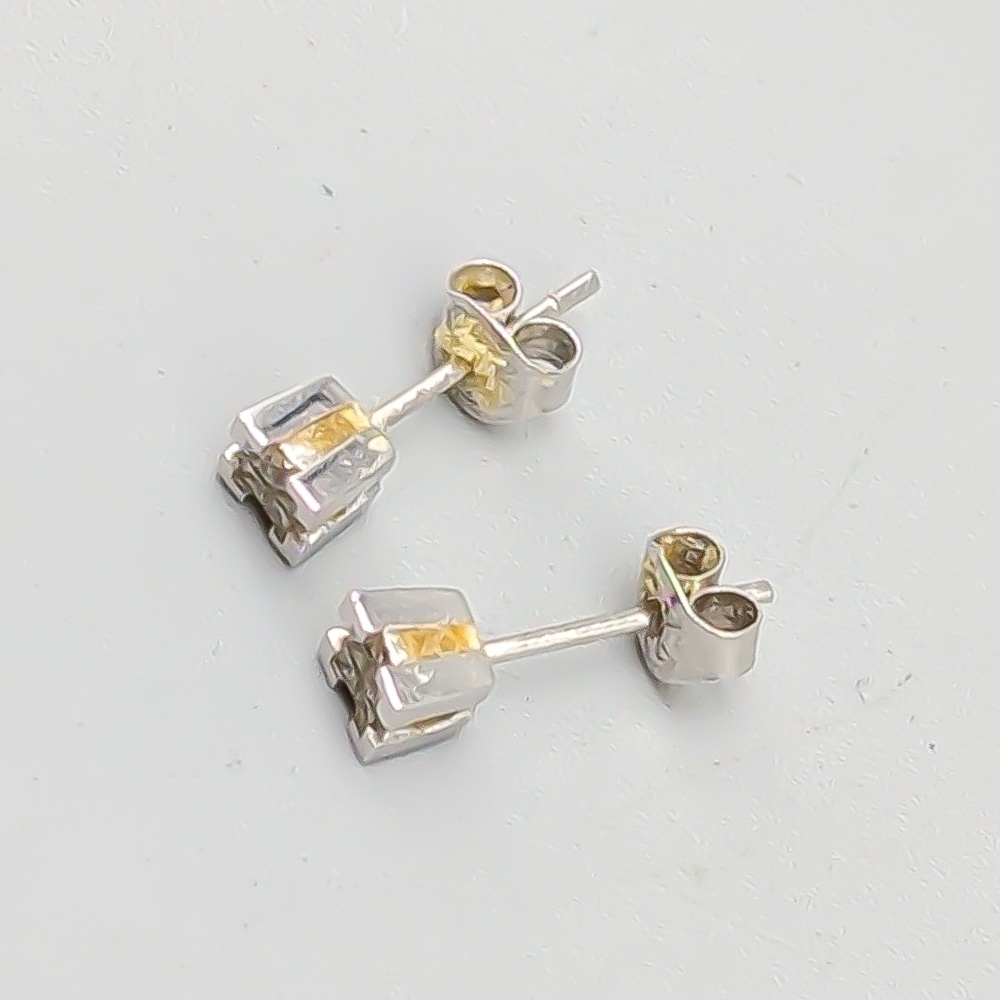 Diamantörhängen i Vitguld 18K 1.6g 5mm - Bild 2