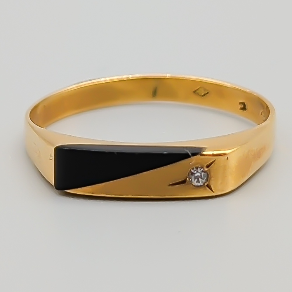 Ring i Guld med Svart och Vit Sten 18K 1.87g 18mm