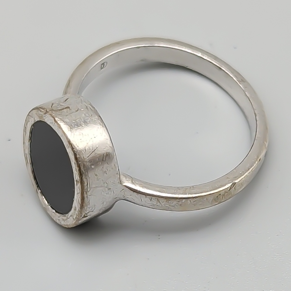 Ring i Silver med Svart Sten S925 4.92g 18.75mm - Bild 3