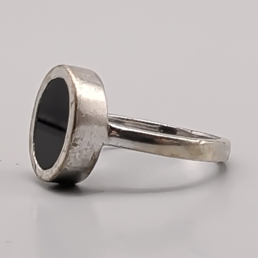 Ring i Silver med Svart Sten S925 4.92g 18.75mm - Bild 2