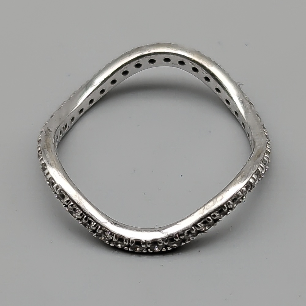 Ring i Silver med Vita Stenar S925 1.64g 18mm