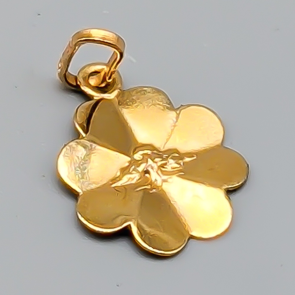 Hänge i Guld Fyrklöver med Cederträd 18K 0.52g 14mm