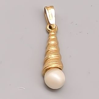 Theresia Hvorslev Hänge i Guld med Odlad Pärla 18K 1.02g 17mm