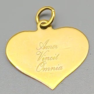 Hänge i Guld Hjärta "Amor Vincit Omnia" 18K 1.01g 18mm