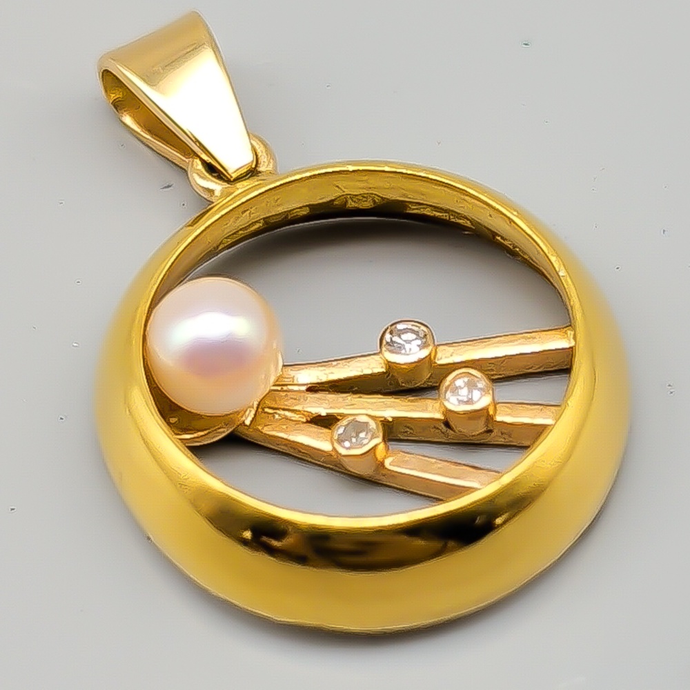 Diamanthänge i Guld med Odlad Pärla 23K 8.05g 24mm