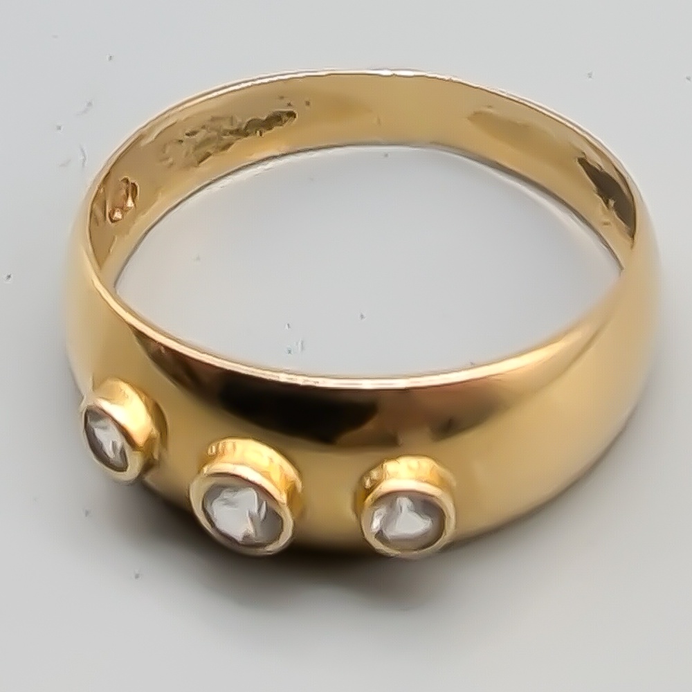 Ring i Guld med Vita Stenar 18K 2.04g 18.25mm