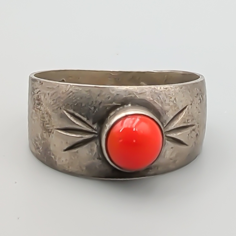 Ring i Silver med Röd Sten S830 1.67g 15.75mm