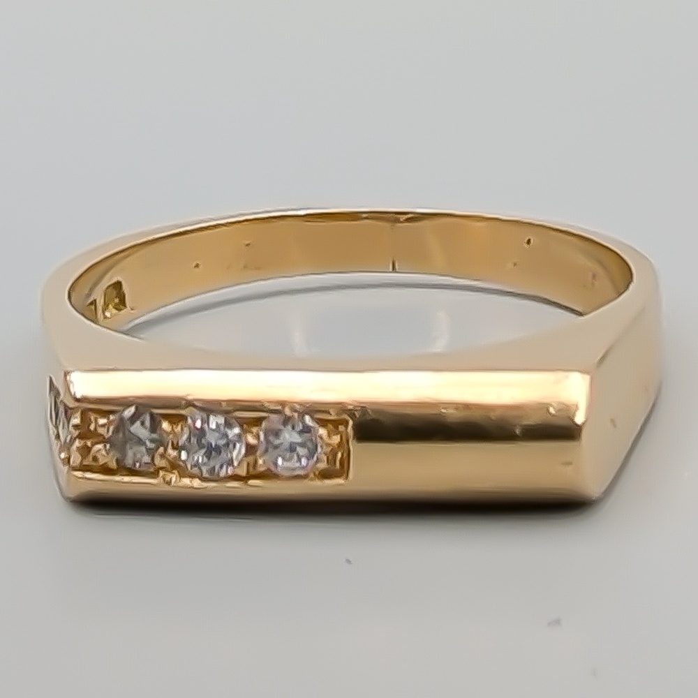 Ring i Guld med Vita Stenar 18K 3.58g 18.75mm