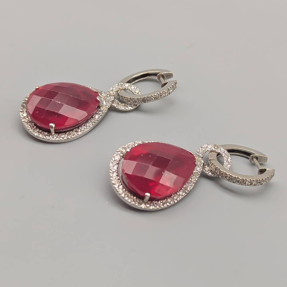 Matchande set med Hänge och Örhängen med Diamanter och Röda stenar 14K 29.51g 48mm - Bild 2
