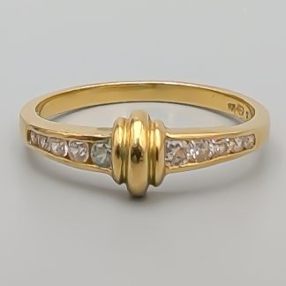 Ring i Guld med Vita Stenar 18K 2.47g 17.5mm