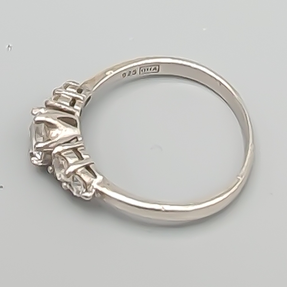 Ring i Silver med Vita Stenar S925 2.22g 18.25mm - Bild 3