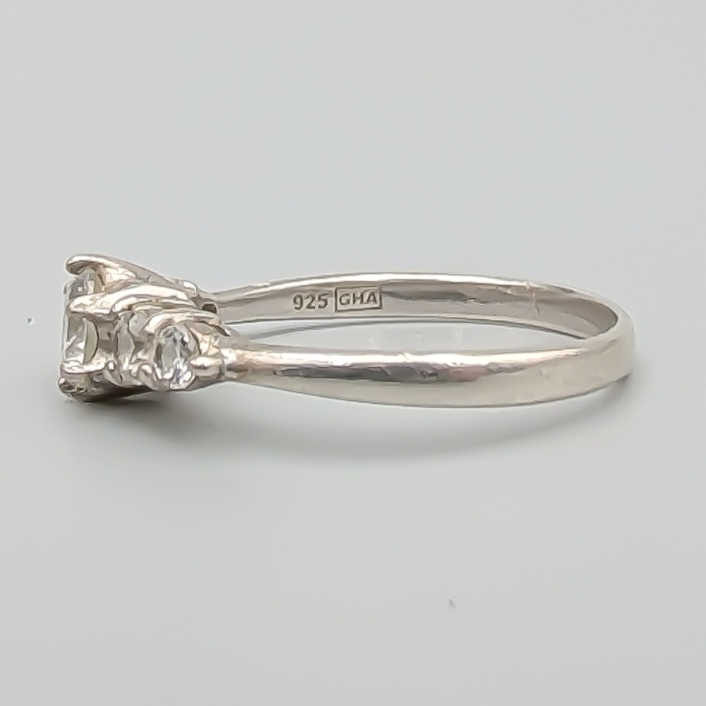 Ring i Silver med Vita Stenar S925 2.22g 18.25mm - Bild 2