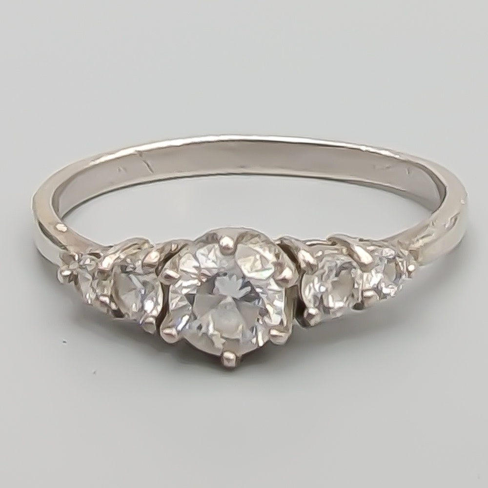 Ring i Silver med Vita Stenar S925 2.22g 18.25mm