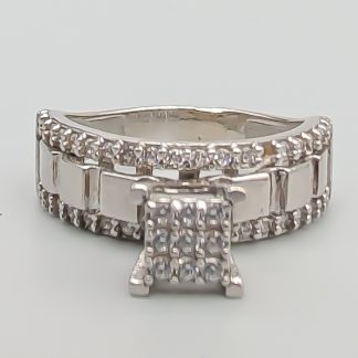Ring i Vitguld med Vita Stenar 18K 4.94g 16.25mm
