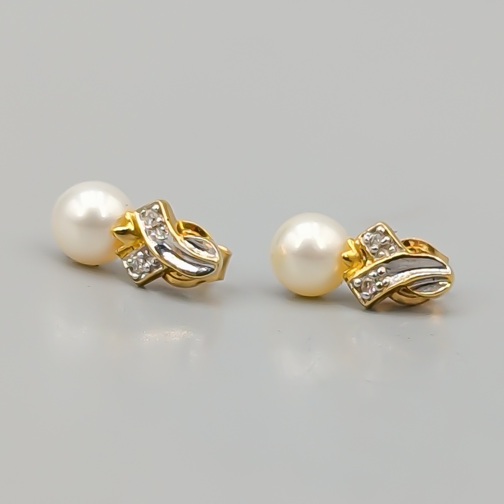 Diamantörhängen i Guld med Odlade Pärlor 18K 2.6g 13mm