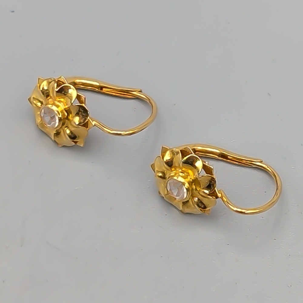 Örhängen i Guld med Blommor med Vita Stenar 18K 2.01g 16mm - Bild 2