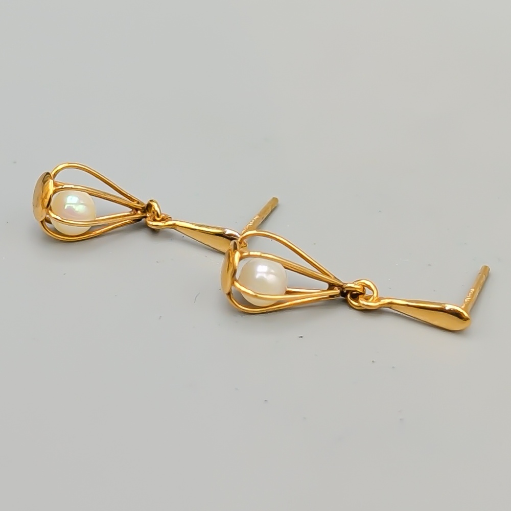 Örhängen i Guld med Odlade Pärlor 14K 1.35g 22mm