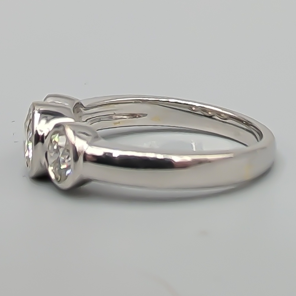 Trestensring i Guld med Diamanter 18K 4.87g 16.75mm - Bild 2