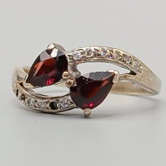 Ring i Silver med Vita och Röda Stenar S830 2.1g 16.5mm