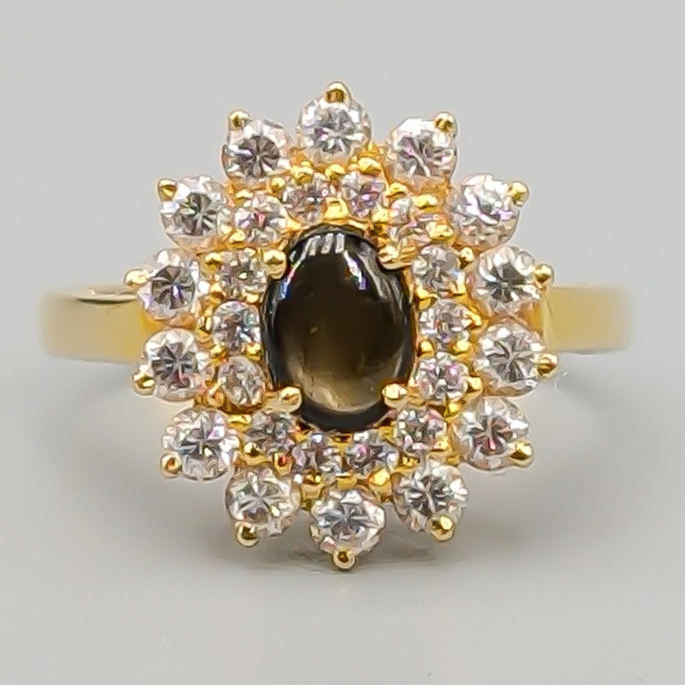 Camoséring i Guld med Syntetisk Stjärnsafir och Vita Stenar 14K 4.88g 18.5mm