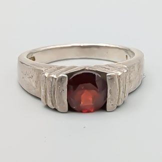 Ring i Silver med Röd Sten S925 4.28g 17mm