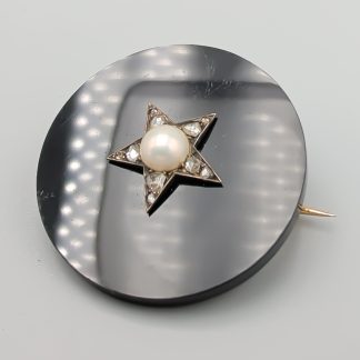 Brosch i Guld med Svart Sten, Pärla och Rosenslipade Diamanter 14K 10.49g 33mm