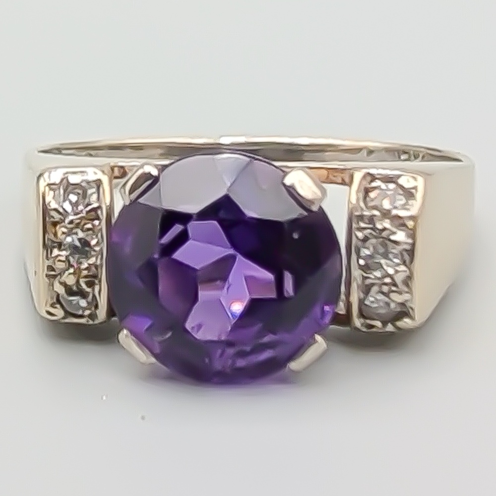 Diamantring i Vitguld med Ametist 18K 3.06g 16.25mm