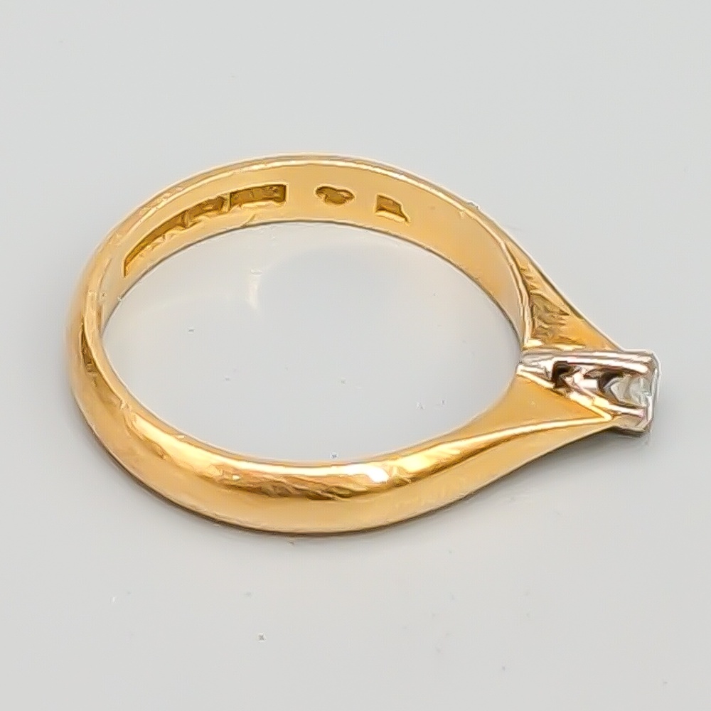 Solitärring i Flerfärgat Guld med Diamant 18K 4.34g 18.25mm - Bild 2