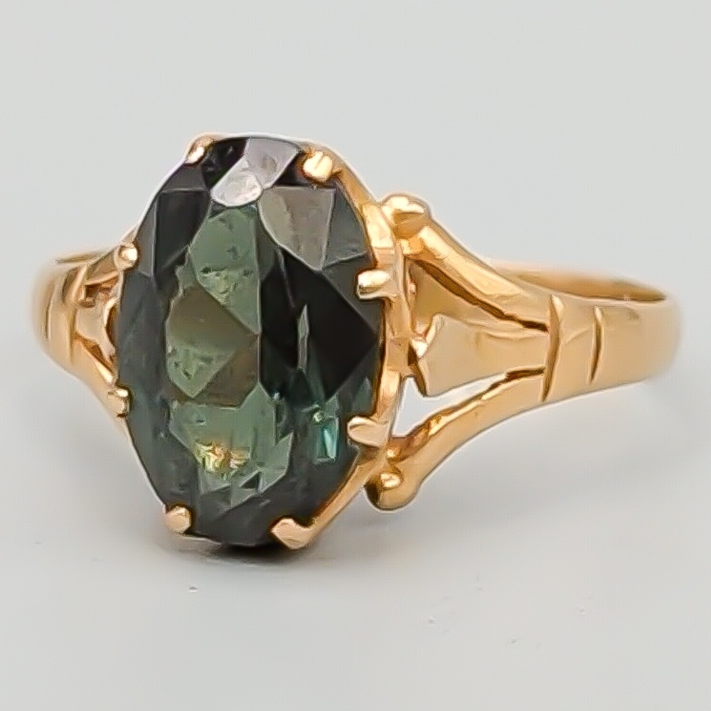 Ring i Guld med Grön Sten 14K 3.09g 19mm