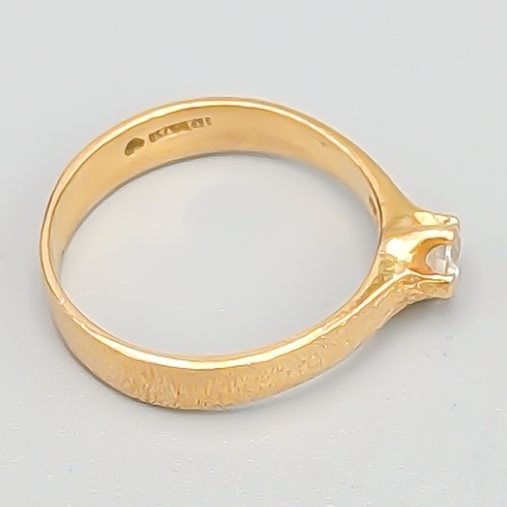 Ring i Guld med Vit Sten 18K 3.17g 17mm - Bild 2