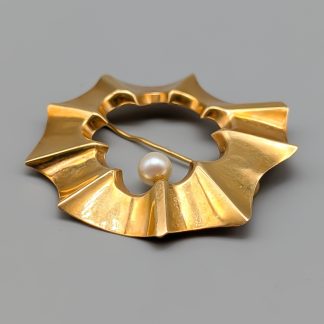 Brosch i Guld med Odlad Pärlor 18K 4.22g 41mm
