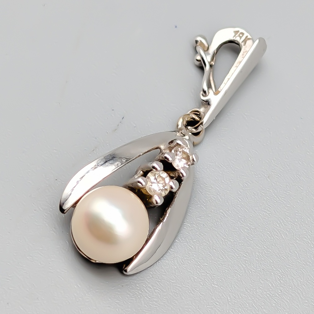 Diamanthänge i Vitguld med Odlad Pärla 18K 1.88g 17mm - Bild 2