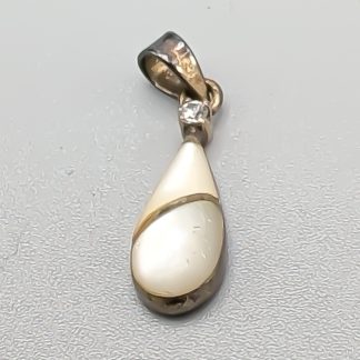 Hänge i Silver med Vit Sten med Pärlemor S830 0.71g 17mm