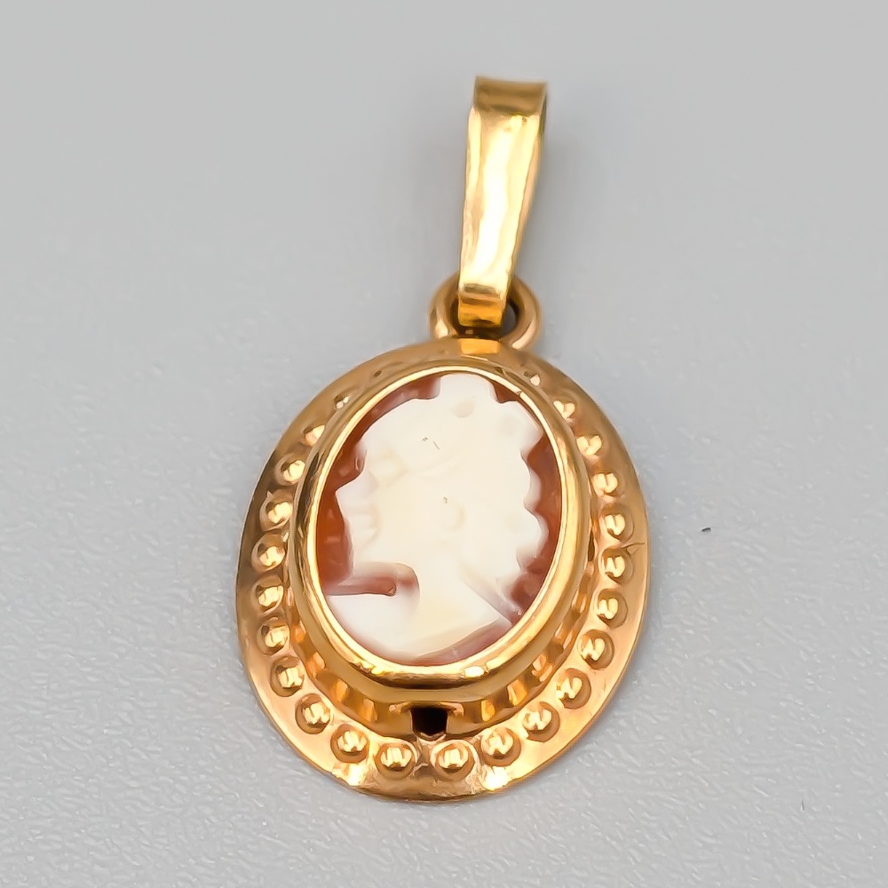 Hänge i Guld med Kamé 18K 0.47g 14mm