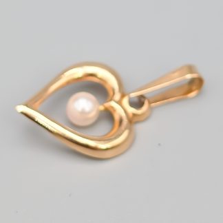 Hänge i Guld Hjärta med Odlad Pärla 18K 0.33g 13mm